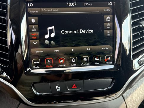 Used 2019 Jeep Cherokee Limited AWD/4WD image 12