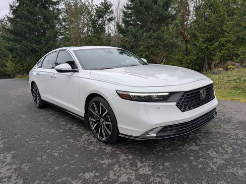 Used 2023 Honda Accord Touring image 1