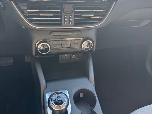 Used 2021 Ford Escape SE image 8