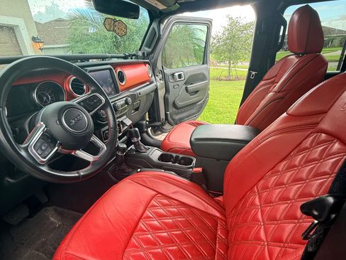 Used 2022 Jeep Gladiator Rubicon AWD/4WD image 6