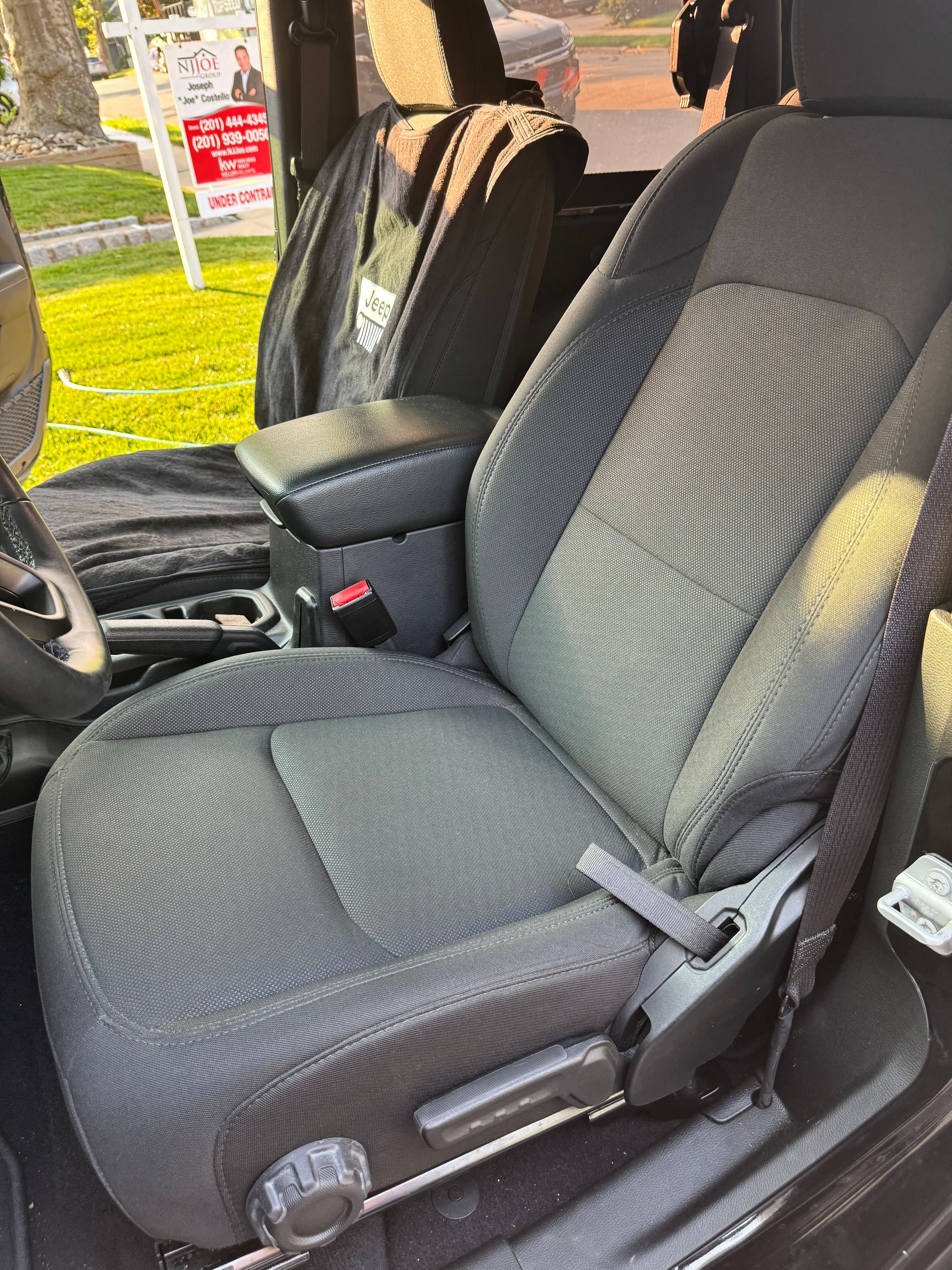 Used 2022 Jeep Wrangler Sport AWD/4WD image 6