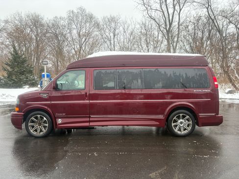 Used 2017 GMC Savana 3500 LT w/ LT Preferred Equipment Group image 1