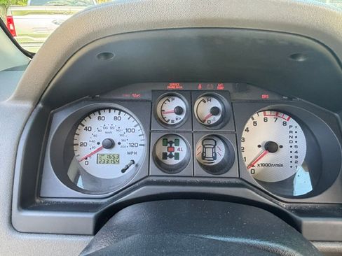 Used 2006 Mitsubishi Montero Limited AWD/4WD image 12