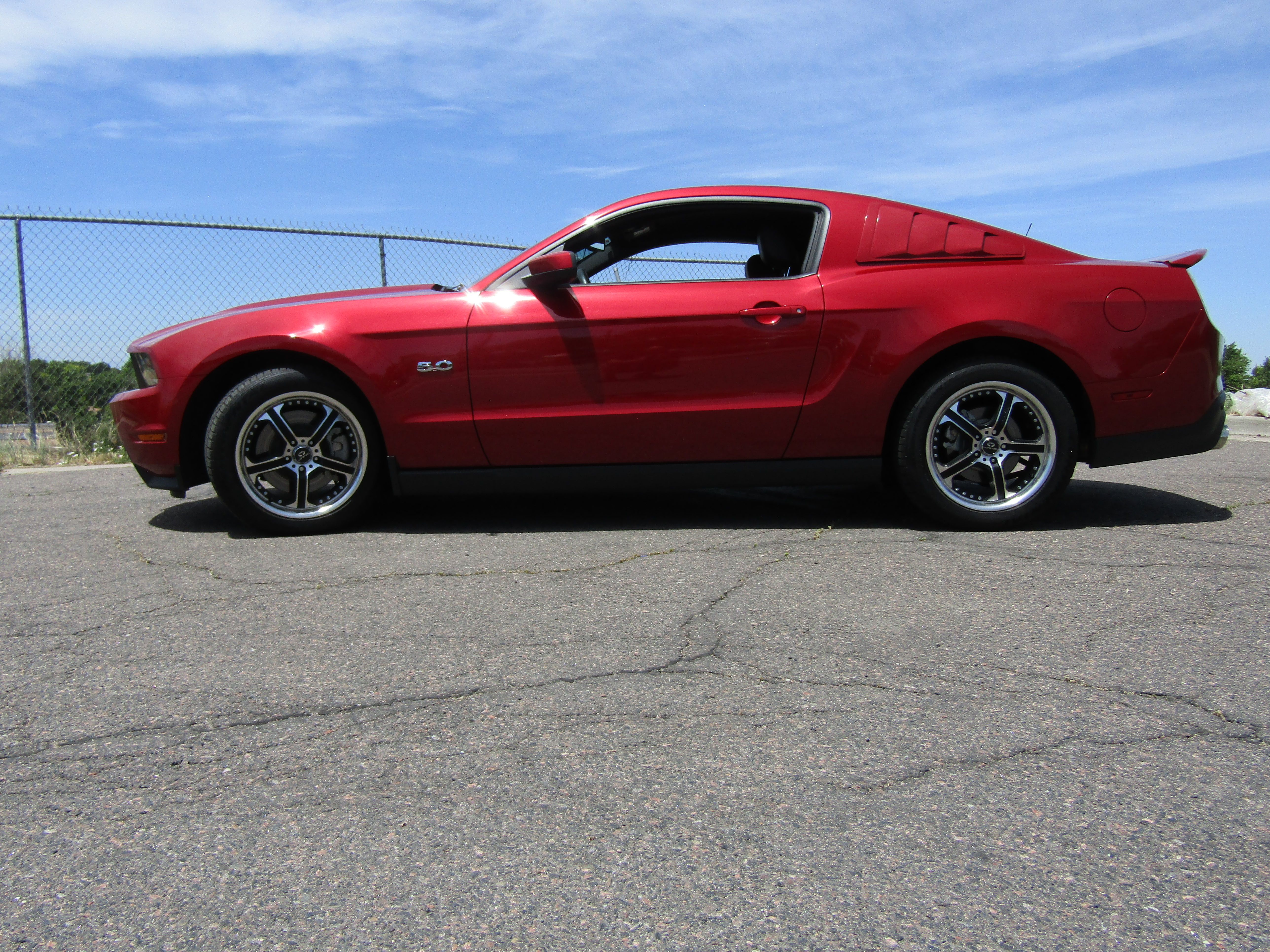 Used 2012 Ford Mustang GT Premium w/ Security Pkg RWD image 2