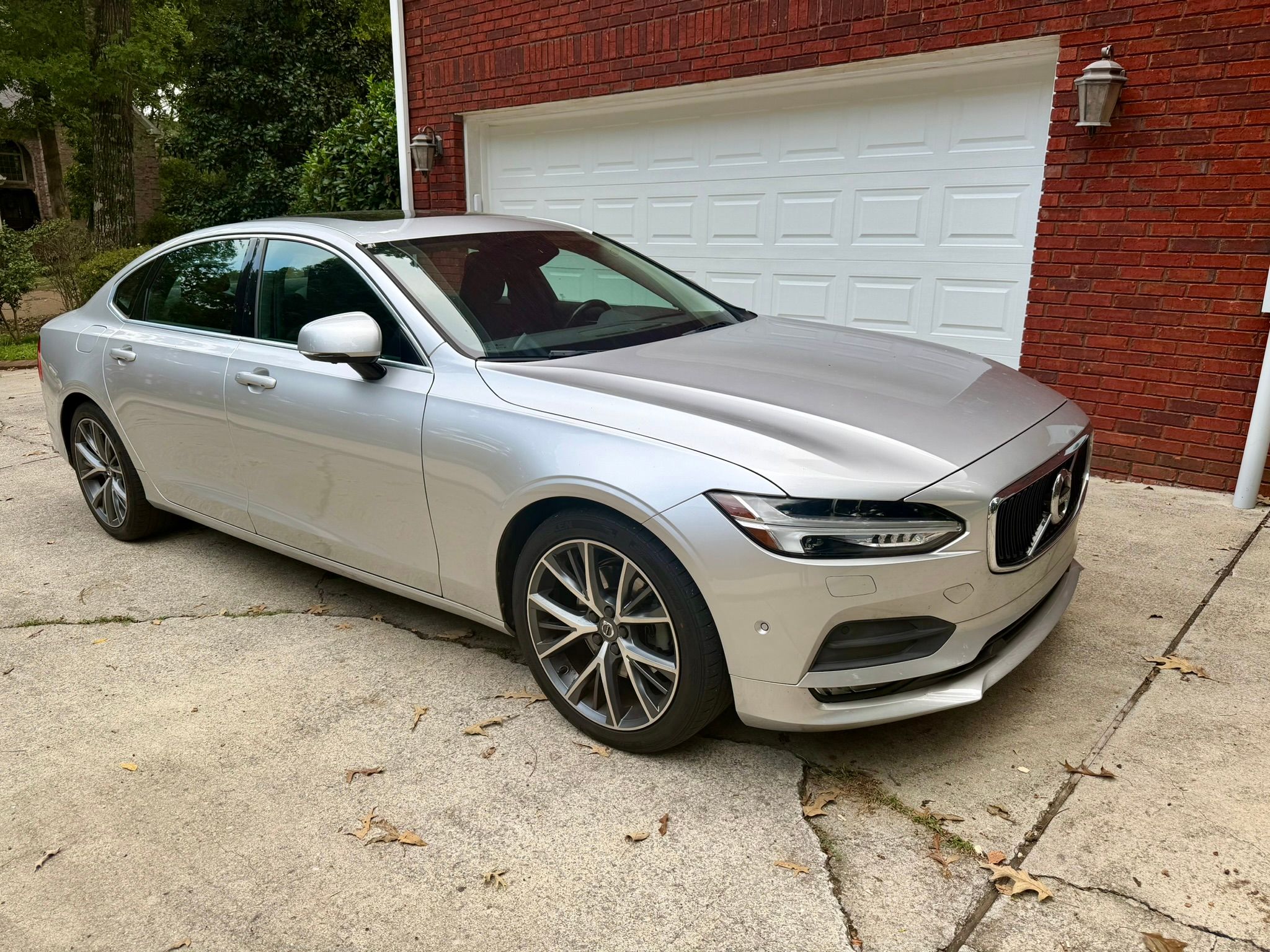 Used 2018 Volvo S90 T5 Momentum FWD image 1