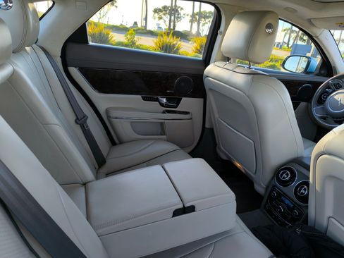 Used 2013 Jaguar XJ image 11