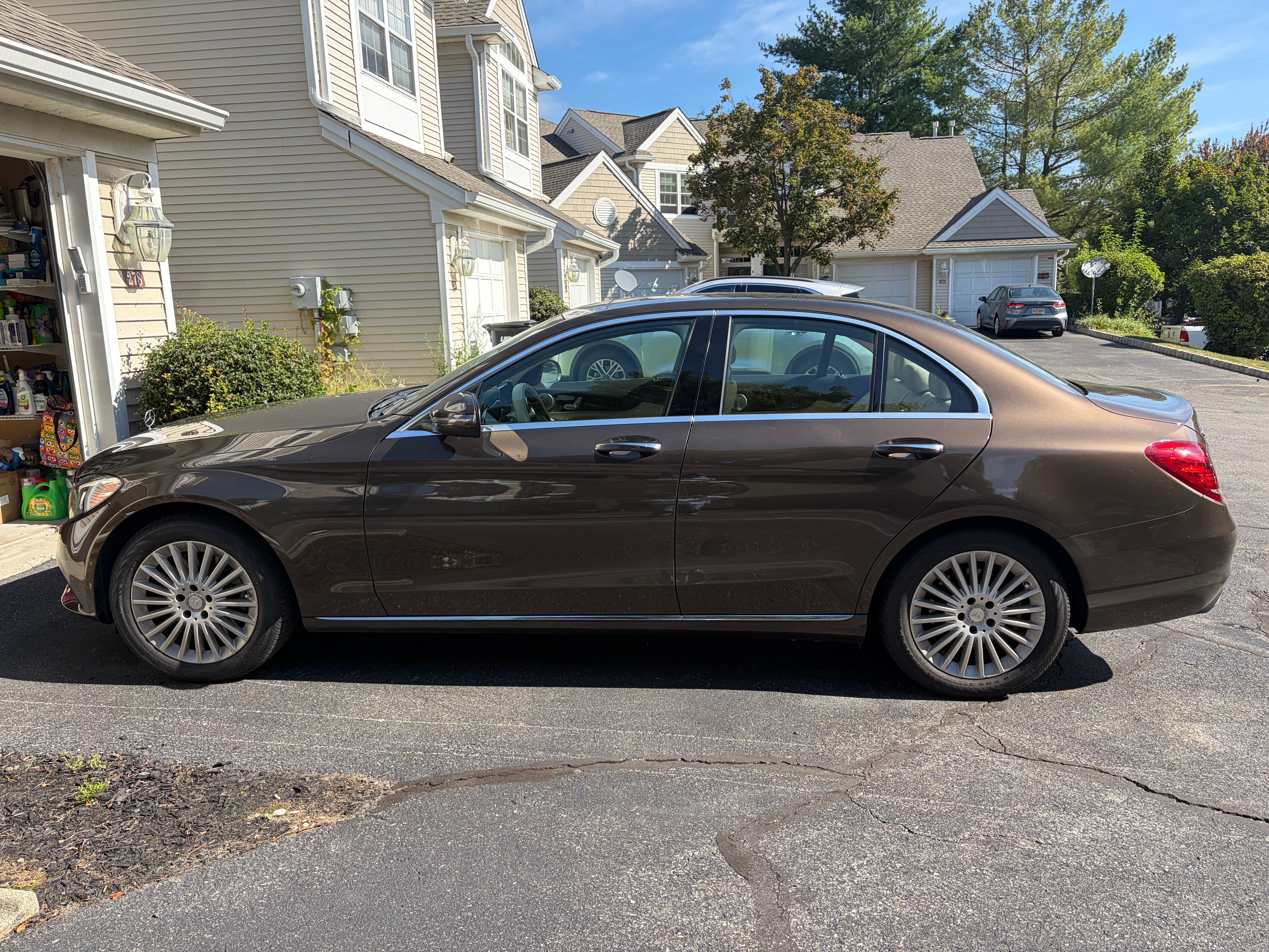 Used 2017 Mercedes-Benz C 300 4MATIC Sedan image 4