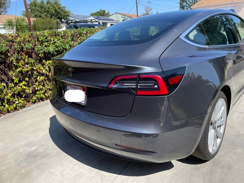 Used 2019 Tesla Model 3 Standard Range Plus image 2