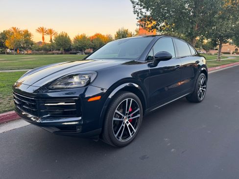 Used 2024 Porsche Cayenne S AWD/4WD image 1