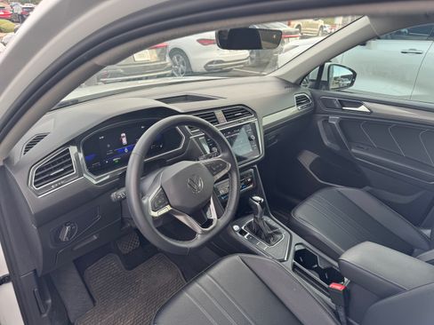 Used 2022 Volkswagen Tiguan SE FWD image 9