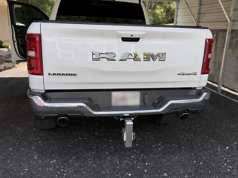 Used 2025 RAM 1500 Laramie AWD/4WD image 9