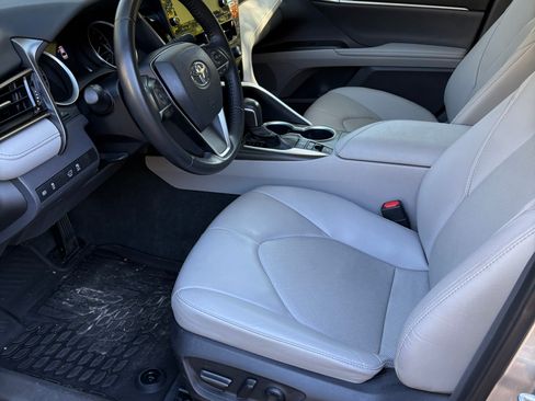 Used 2022 Toyota Camry XLE image 5