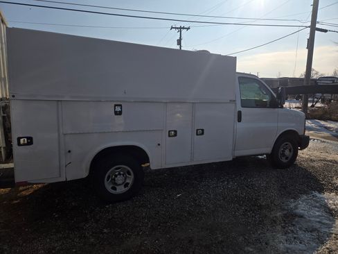 Used 2016 Chevrolet Express 3500 image 8