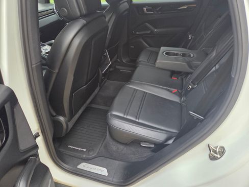 Used 2019 Porsche Cayenne image 14
