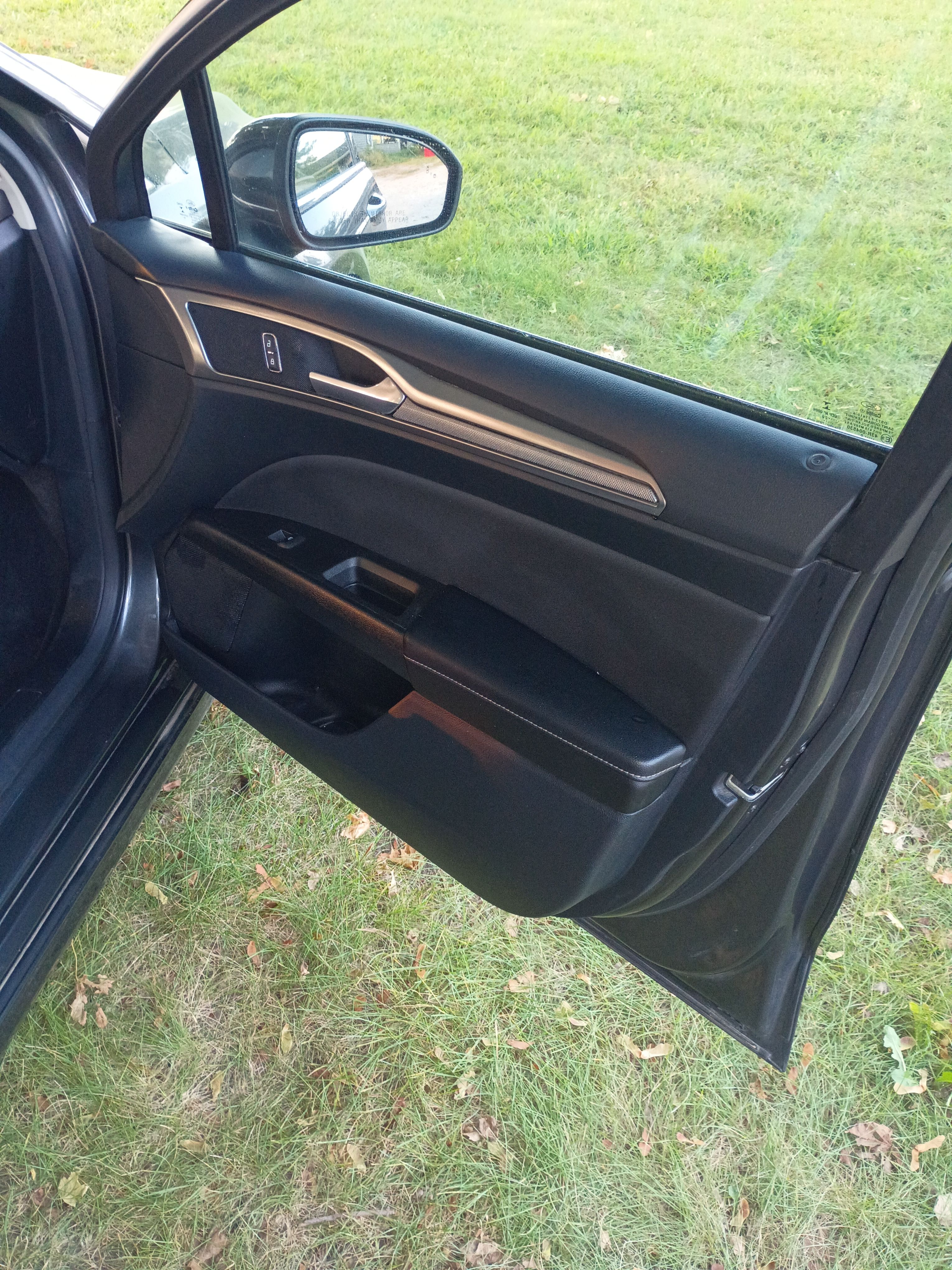 Used 2020 Ford Fusion SE FWD image 17