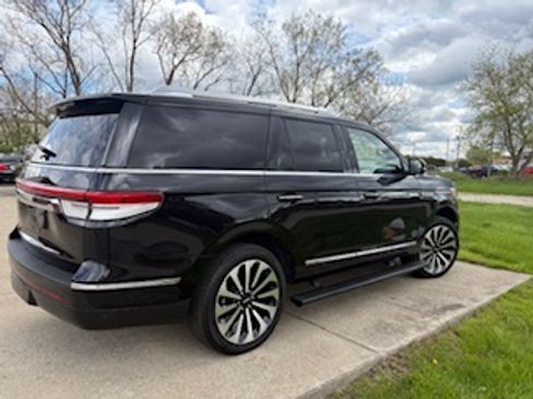 Used 2022 Lincoln Navigator Reserve AWD/4WD image 4