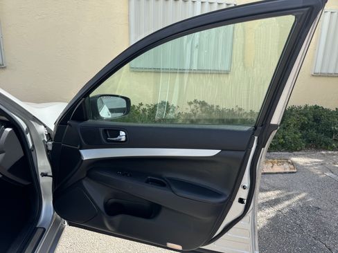 Used 2009 INFINITI G37 x Sedan image 17