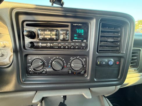 Used 2001 Chevrolet Suburban LT w/ LT Preferred Equipment Group image 31