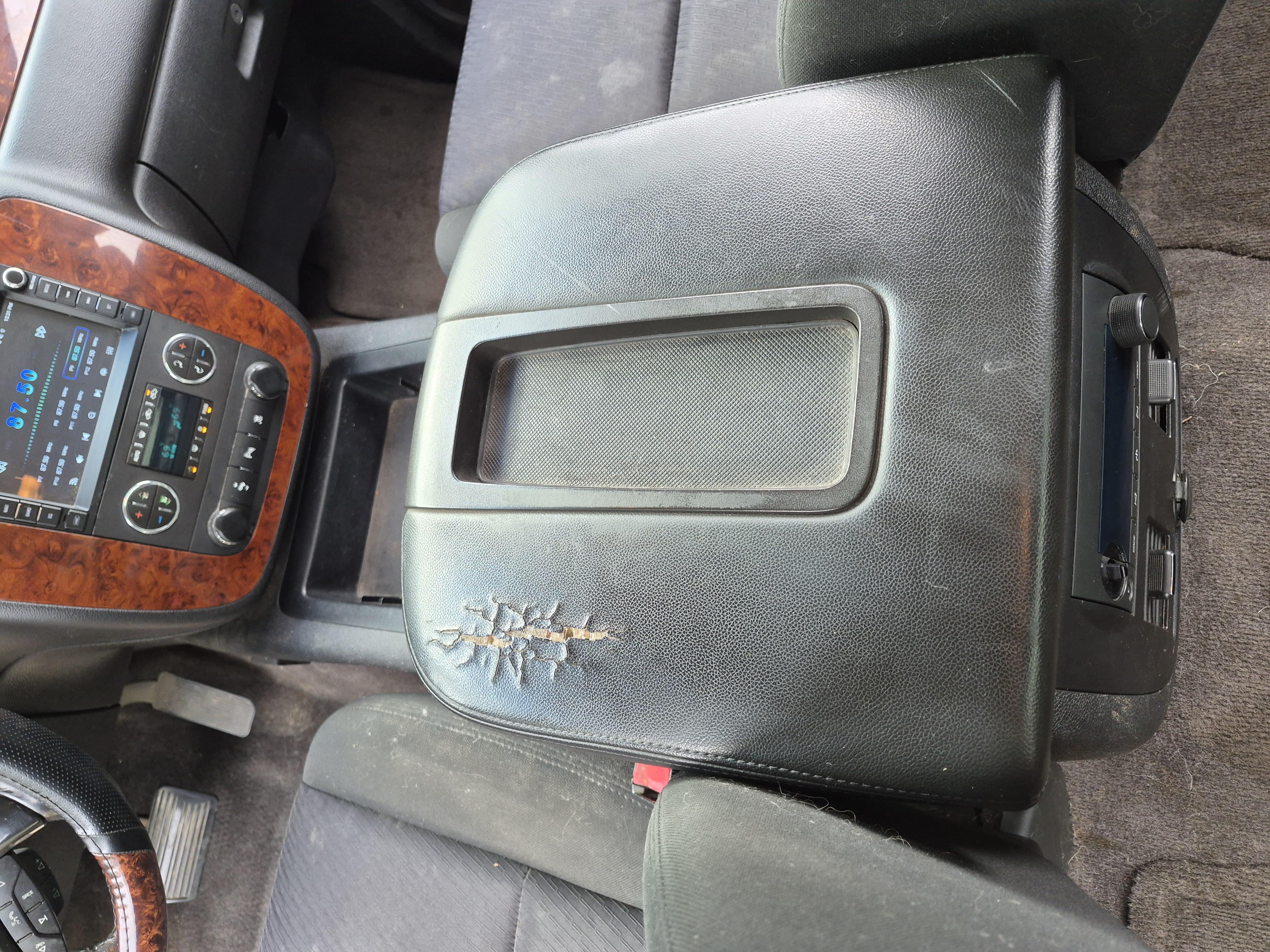 Used 2010 Chevrolet Avalanche LS w/ Interior Plus Package AWD/4WD image 26