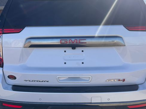 Used 2024 GMC Yukon AT4 w/ Technology Package image 6