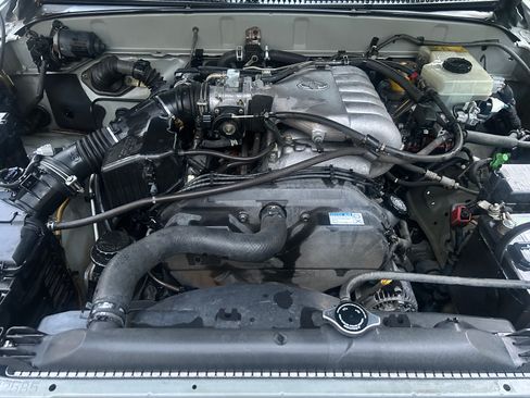 Used 2001 Toyota 4Runner SR5 w/ Sport Pkg RWD image 14