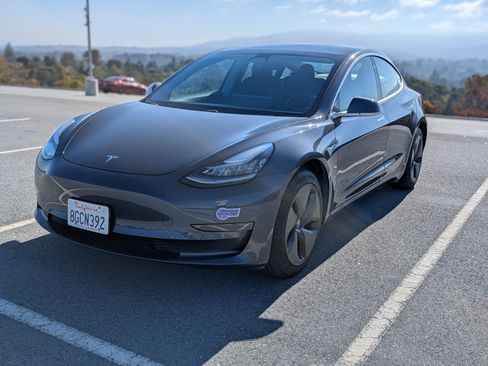 Used 2018 Tesla Model 3 Long Range image 1