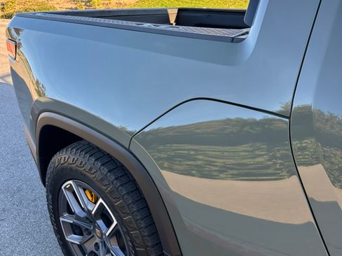 Used 2023 Rivian R1T Launch Edition image 8