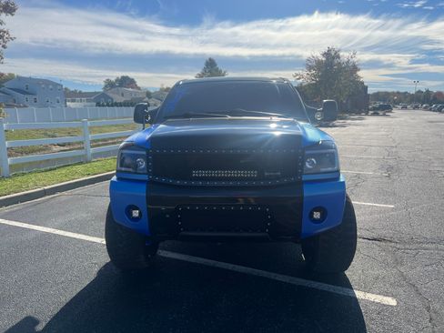 Used 2004 Nissan Titan LE w/ (NAV) Nissan Navigation Pkg image 1