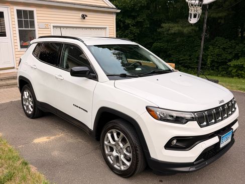 Used 2022 Jeep Compass Latitude AWD/4WD image 2