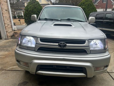 Used 2001 Toyota 4Runner SR5 w/ Sport Pkg RWD image 9