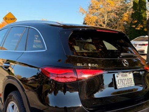 Used 2025 Mercedes-Benz GLC 300 4MATIC image 8