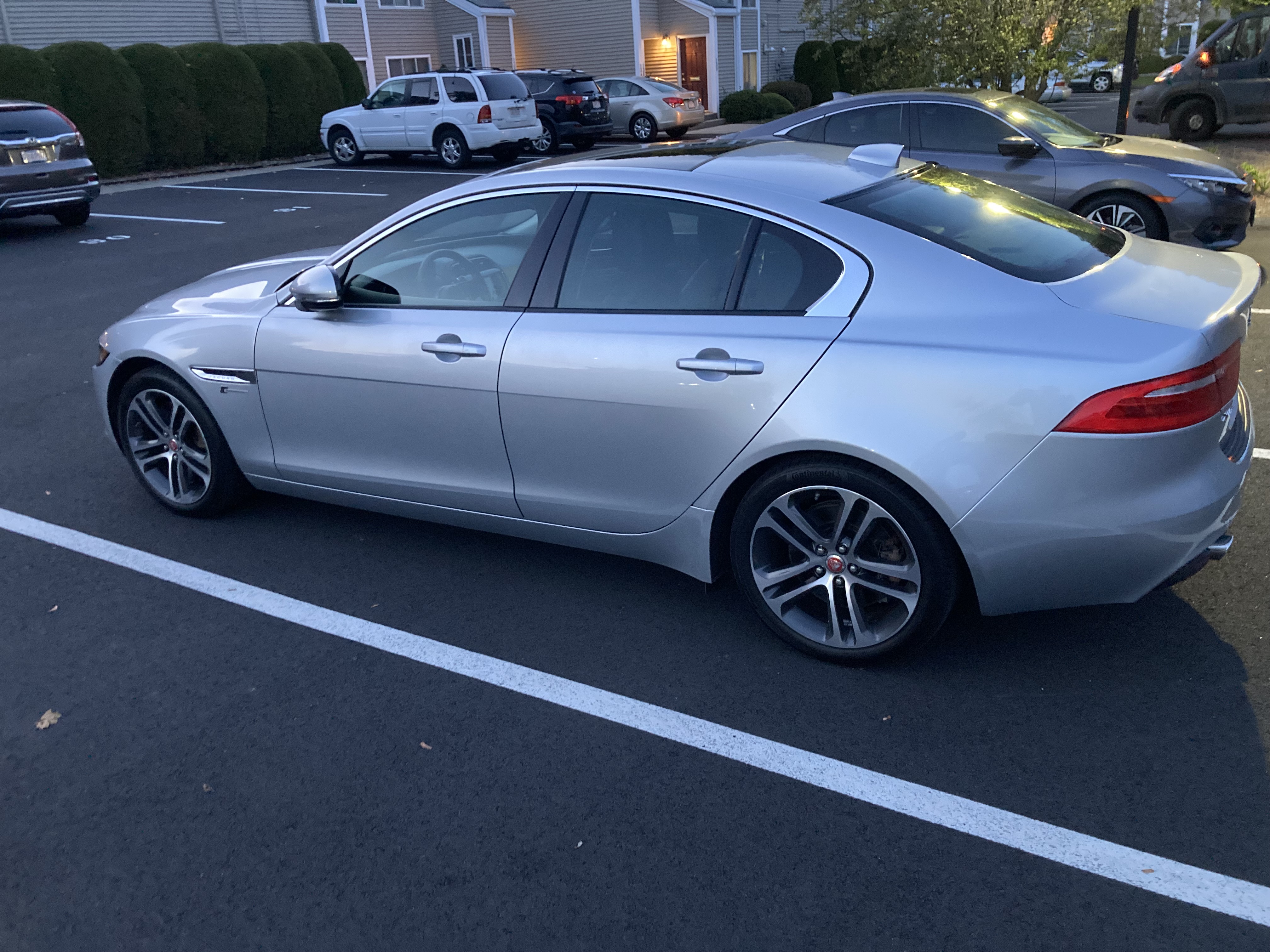 Used 2017 Jaguar XE Premium AWD/4WD image 2