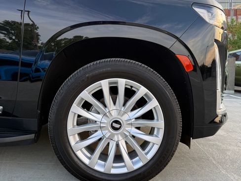 Used 2024 Cadillac Escalade Luxury w/ LPO, Floor Liner Package AWD/4WD image 23