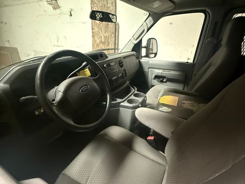 Used 2010 Ford E-250 and Econoline 250 image 4
