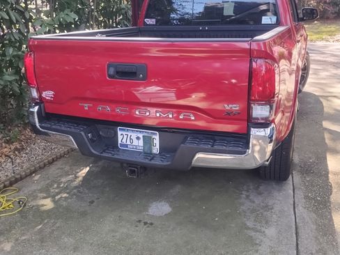 Used 2018 Toyota Tacoma SR5 image 2