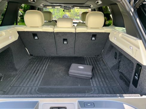 Used 2023 Land Rover Range Rover SE AWD/4WD image 8