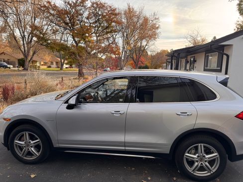 Used 2013 Porsche Cayenne S image 2
