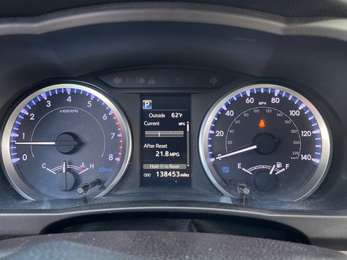 Used 2019 Toyota Highlander LE FWD image 6