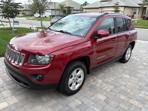 Used 2016 Jeep Compass Latitude image 12