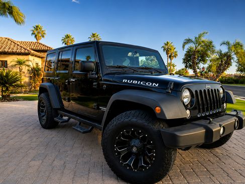 Used 2016 Jeep Wrangler Unlimited Rubicon w/ Connectivity Group AWD/4WD image 1