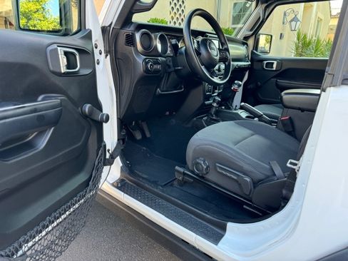 Used 2019 Jeep Wrangler Sport image 6