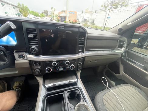 Used 2025 Ford F450 Platinum w/ Platinum Plus Package image 14