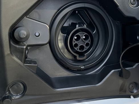 Used 2021 Toyota RAV4 SE w/ Weather & Moonroof Package image 19