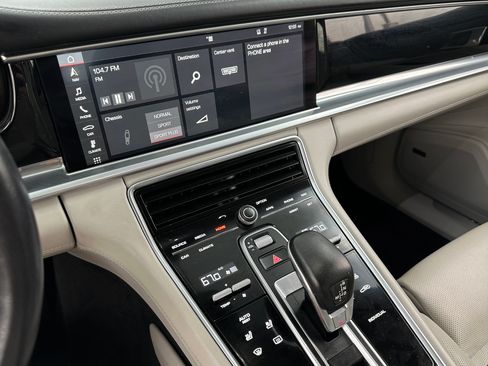 Used 2018 Porsche Panamera image 29