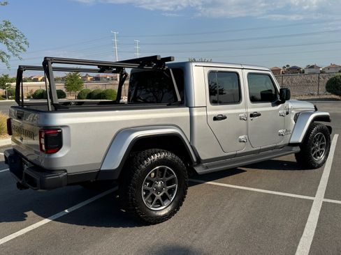 Used 2020 Jeep Gladiator Overland image 4