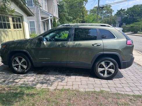 Used 2019 Jeep Cherokee Limited AWD/4WD image 5