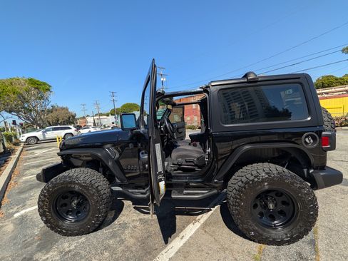 Used 2023 Jeep Wrangler Sport image 9