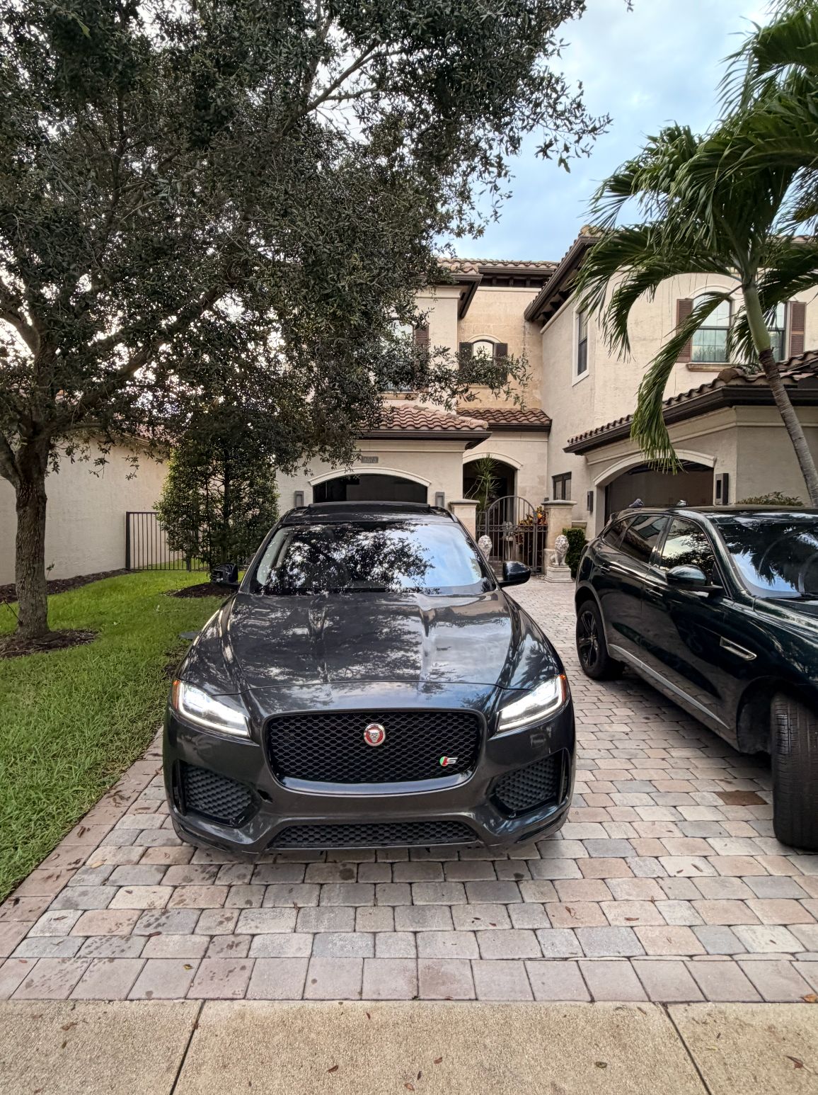 Used 2017 Jaguar F-PACE S AWD/4WD image 4