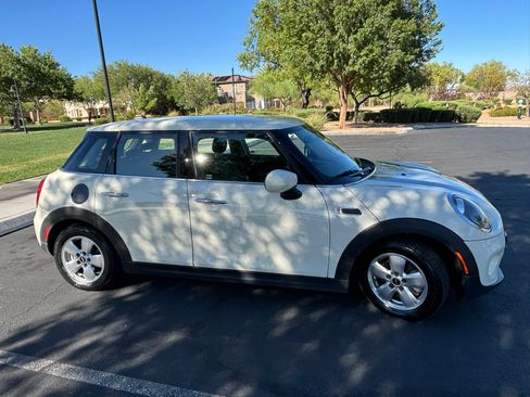 Used 2020 MINI Cooper 4-Door Hardtop FWD image 4