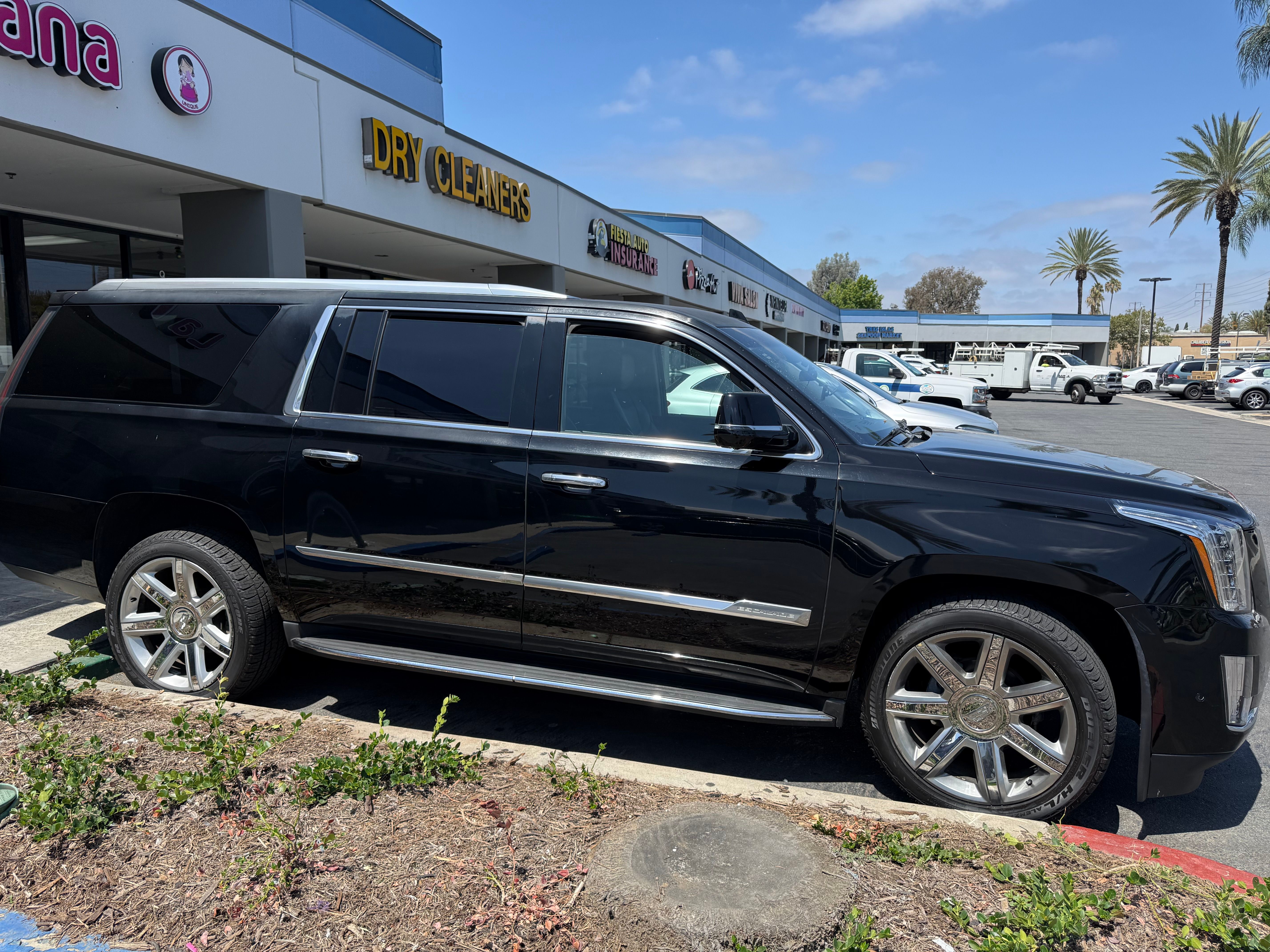 Used 2018 Cadillac Escalade ESV Luxury RWD image 4